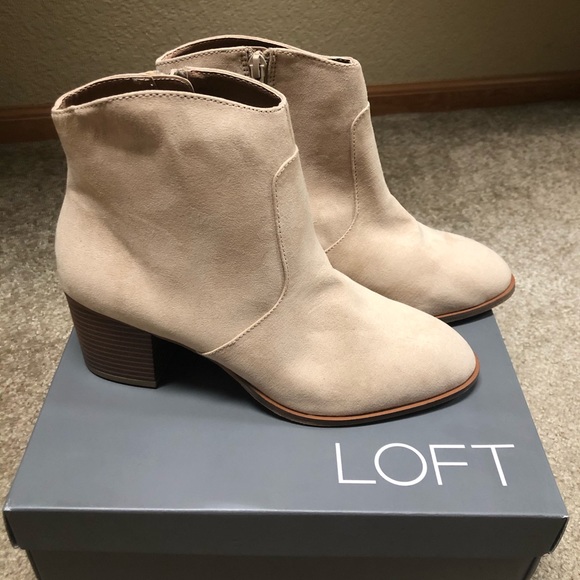 LOFT Shoes - LOFT casual bootie beige blossom 10